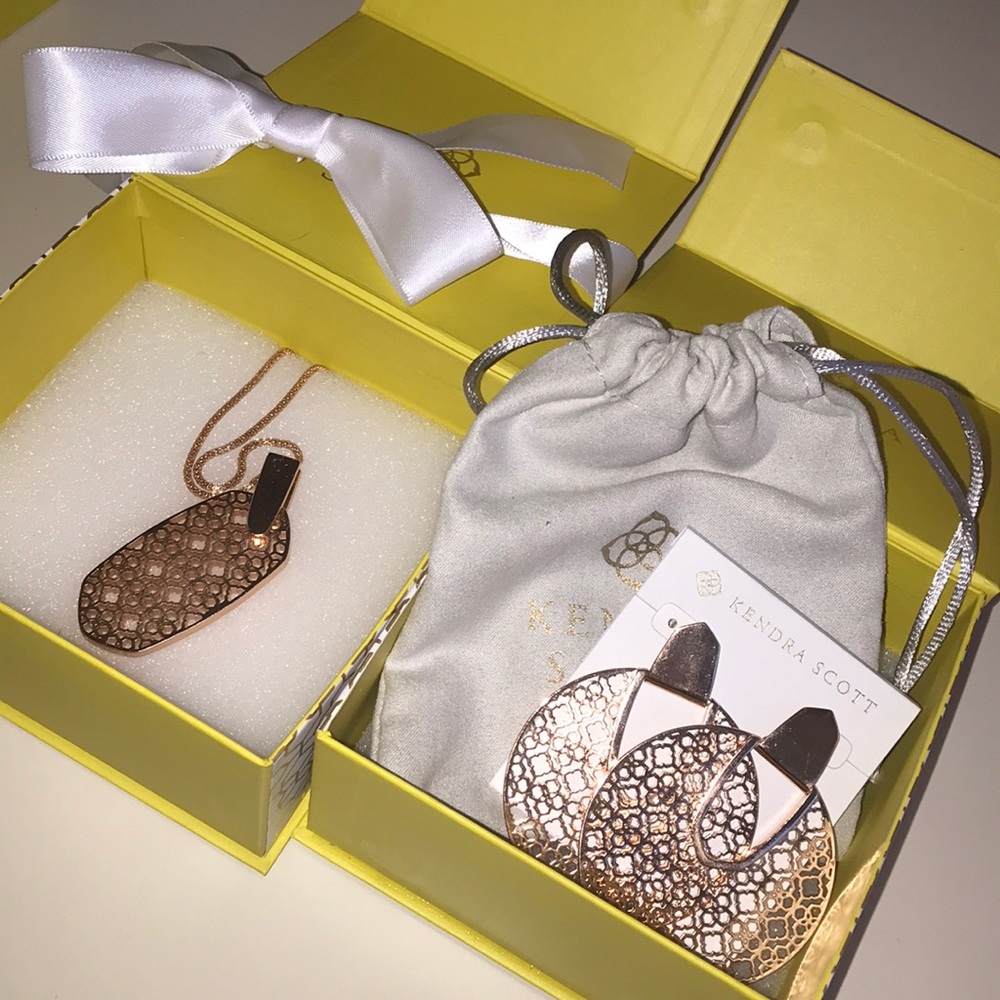 Kendra Scott matching necklace and earrings set